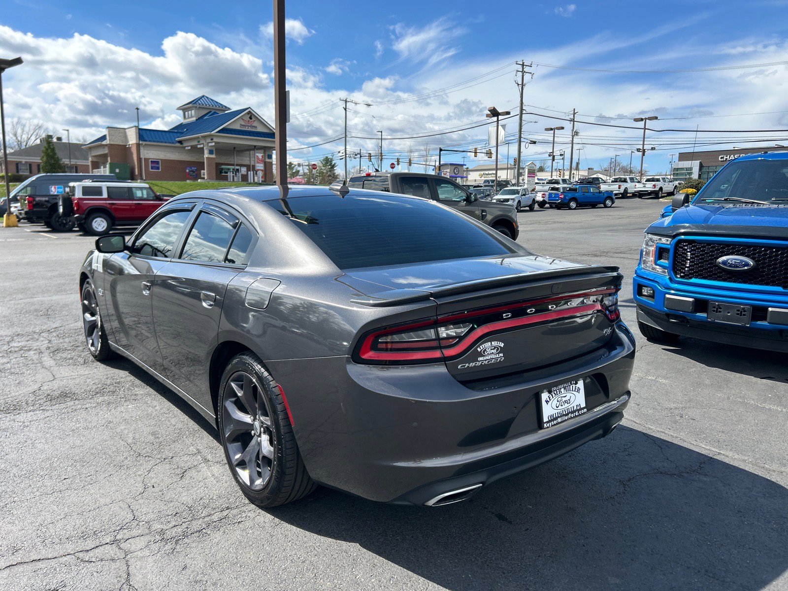Used 2017 Dodge Charger R/T w/ Premium Group image 11