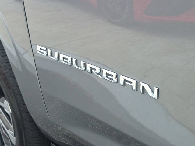 Used 2025 Chevrolet Suburban High Country AWD/4WD image 14