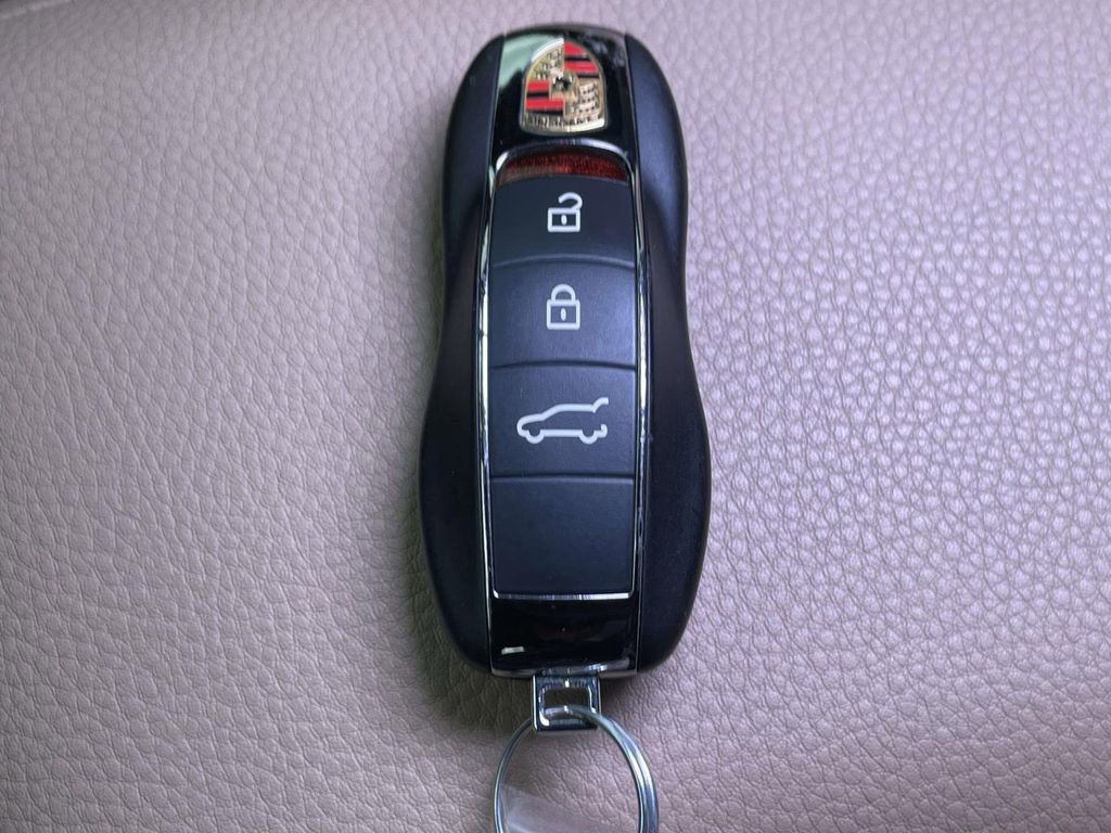 Certified 2025 Porsche Macan image 45