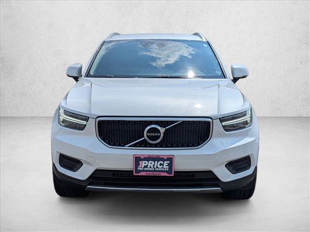 Used 2022 Volvo XC40 T4 Momentum FWD image 2