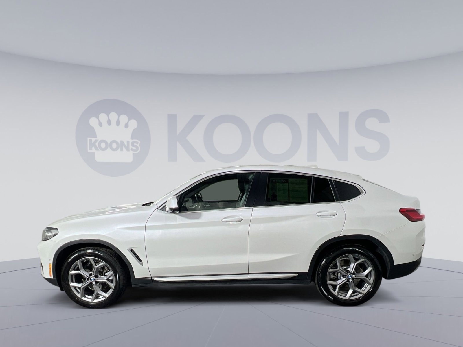 Used 2024 BMW X4 xDrive30i image 2