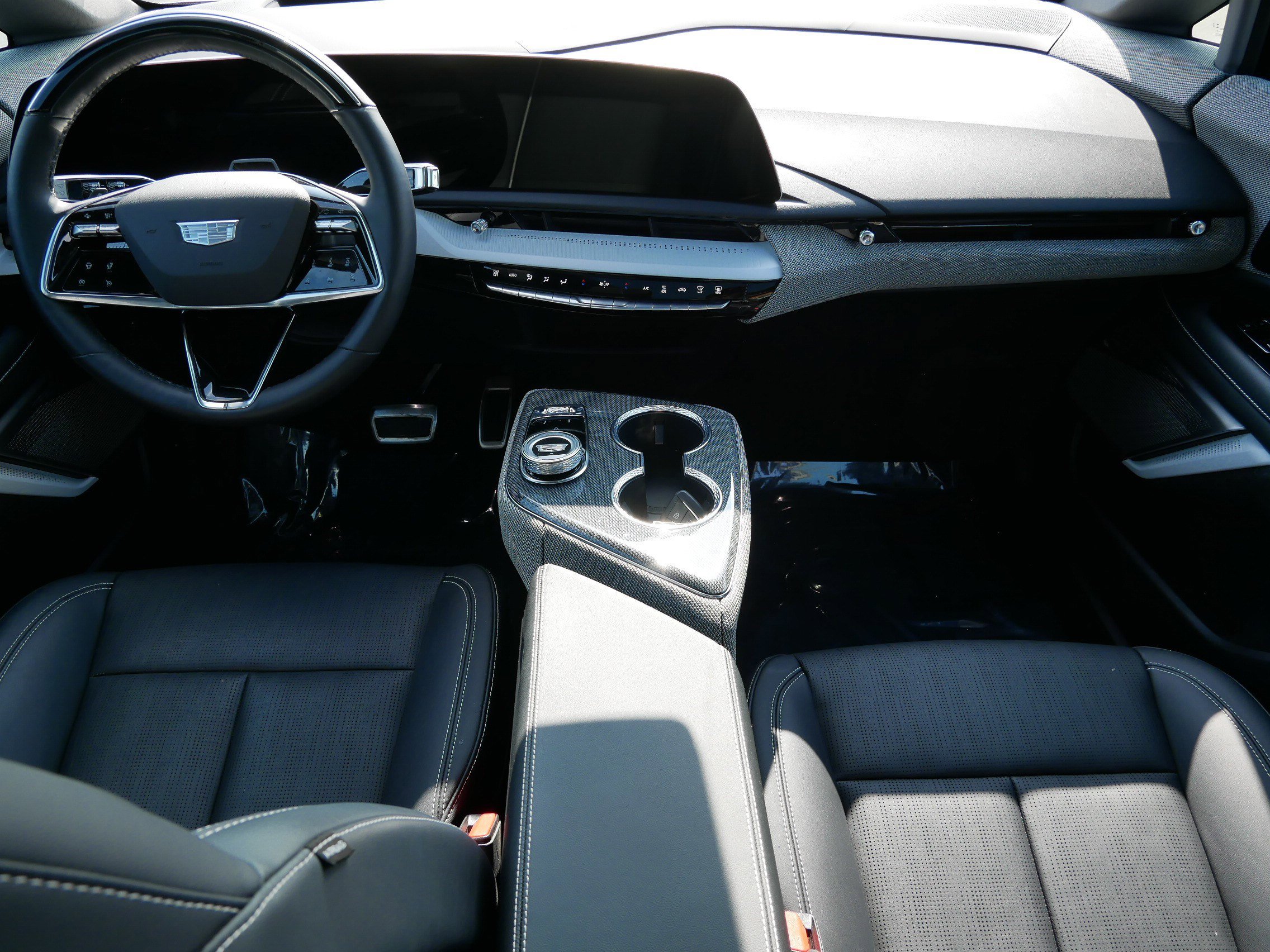 Certified 2025 Cadillac Optiq Sport 2 w/ LPO, Floor Liner Package image 9