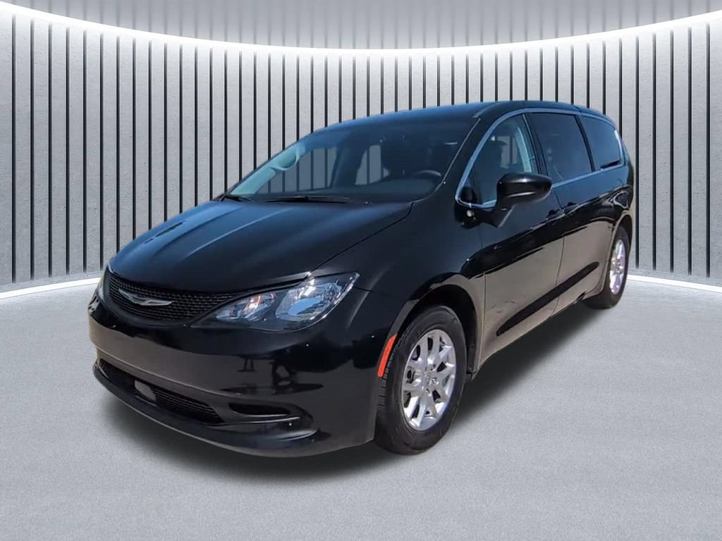 Certified 2023 Chrysler Voyager LX FWD image 4
