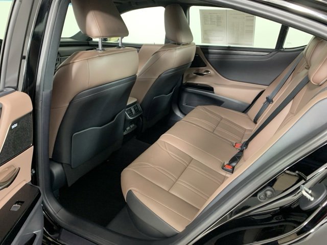 Used 2023 Lexus ES 300h Ultra Luxury w/ Accessory Package (Z2) image 34