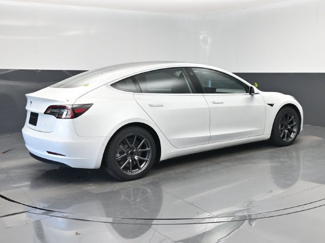 Used 2020 Tesla Model 3 Standard Range RWD image 3