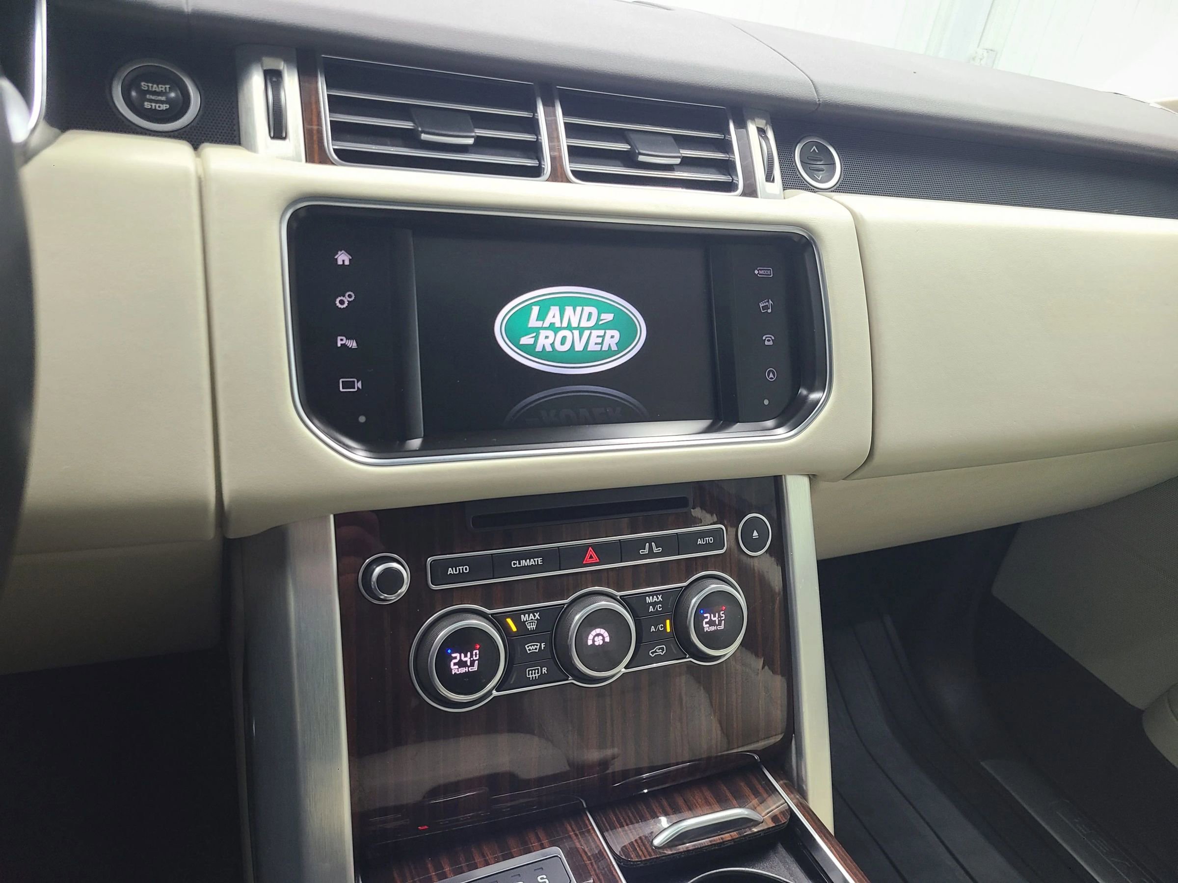 Used 2016 Land Rover Range Rover HSE image 24
