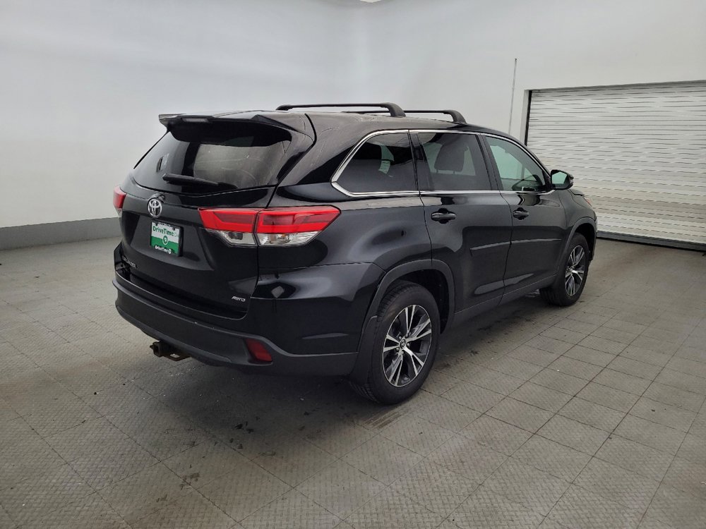 Used 2019 Toyota Highlander LE AWD/4WD image 9