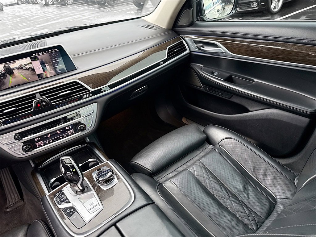 Used 2022 BMW 750i xDrive w/ Executive Package image 26
