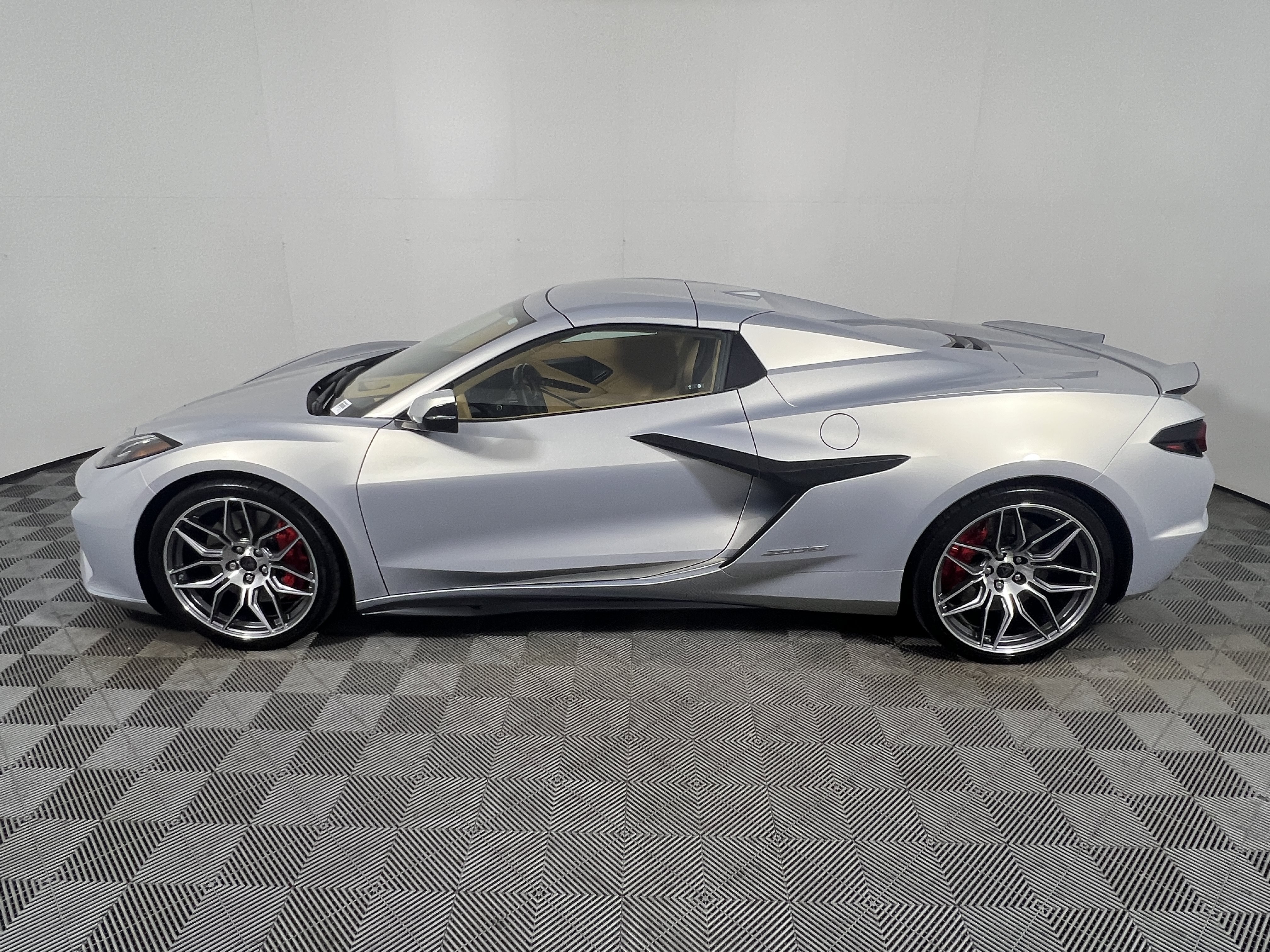 Used 2023 Chevrolet Corvette Z06 w/ Stealth Interior Trim Package RWD image 2
