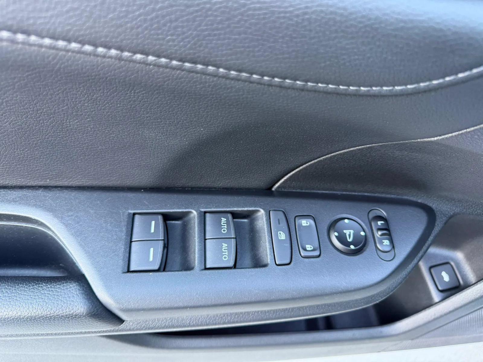 Used 2017 Honda Civic EX-L image 9