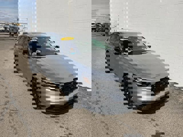 Used 2025 Honda Accord SE image 1