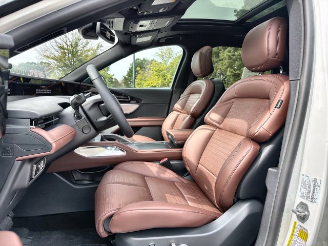 New 2026 Lincoln Nautilus Reserve AWD/4WD image 11
