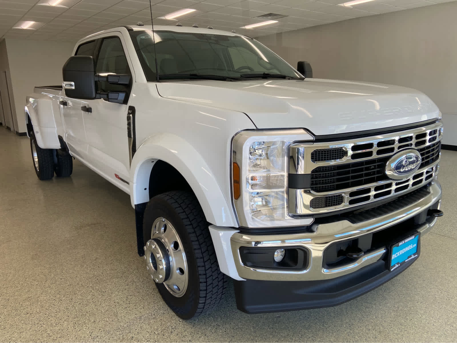 New 2026 Ford F450 XLT w/ FX4 Off-Road Package image 3