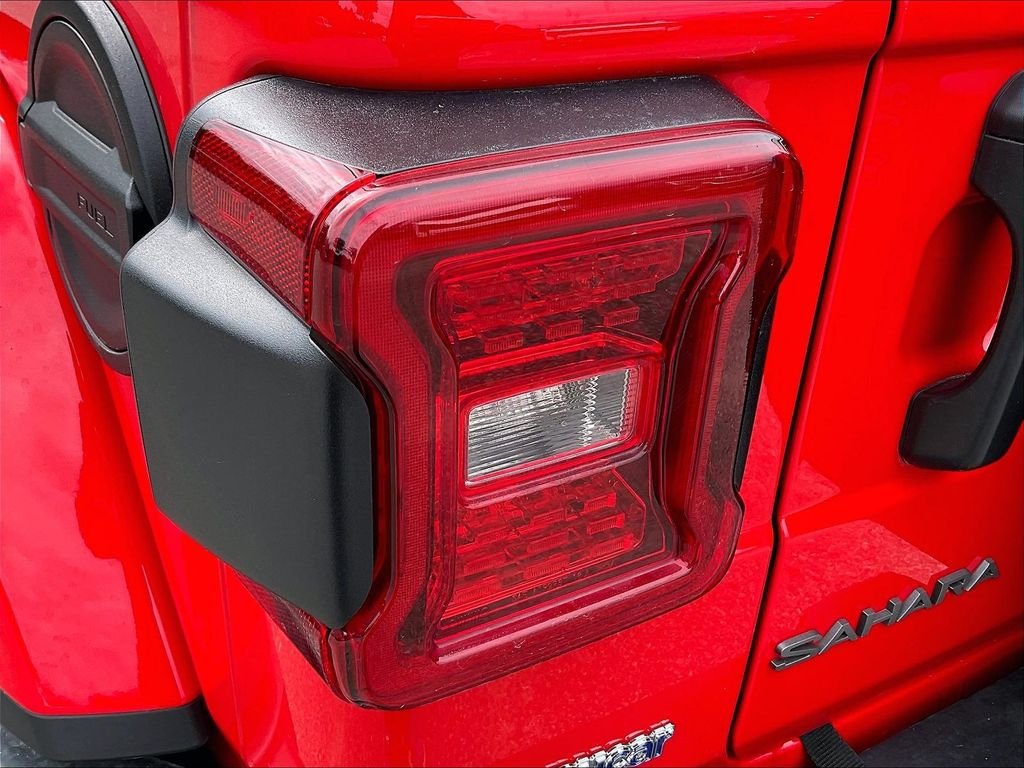 Used 2025 Jeep Wrangler Unlimited Sahara AWD/4WD image 31