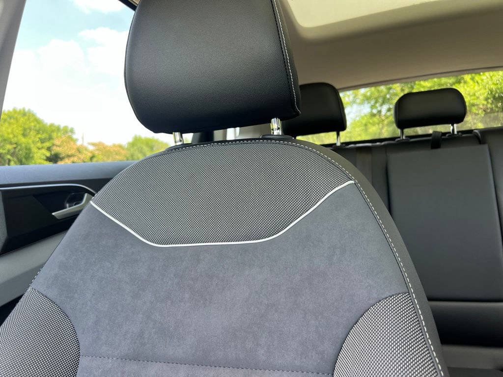 Certified 2023 Volkswagen Taos SE w/ Panoramic Sunroof Package FWD image 22