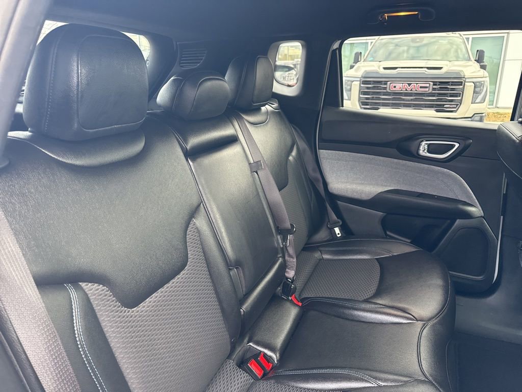 Used 2024 Jeep Compass Latitude image 24