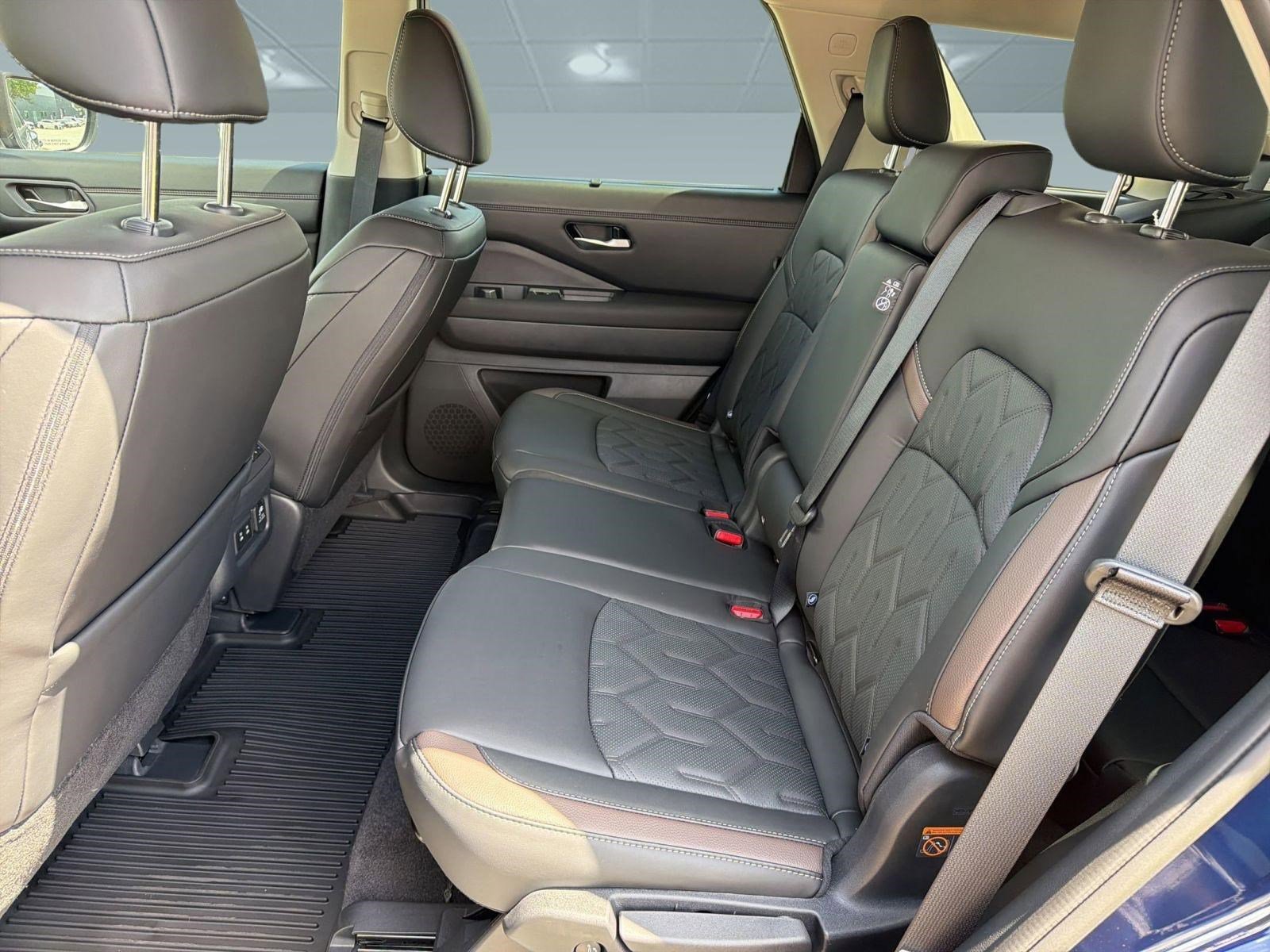 New 2026 Nissan Pathfinder Platinum image 15