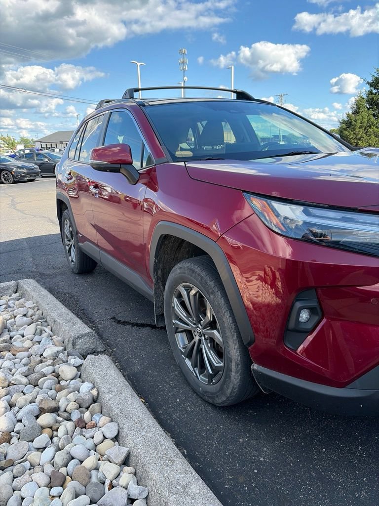 Used 2022 Toyota RAV4 Limited AWD/4WD image 5