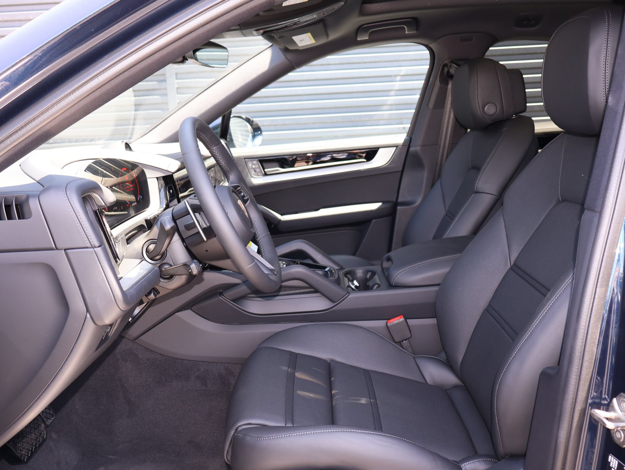 New 2026 Porsche Cayenne Coupe AWD/4WD image 5