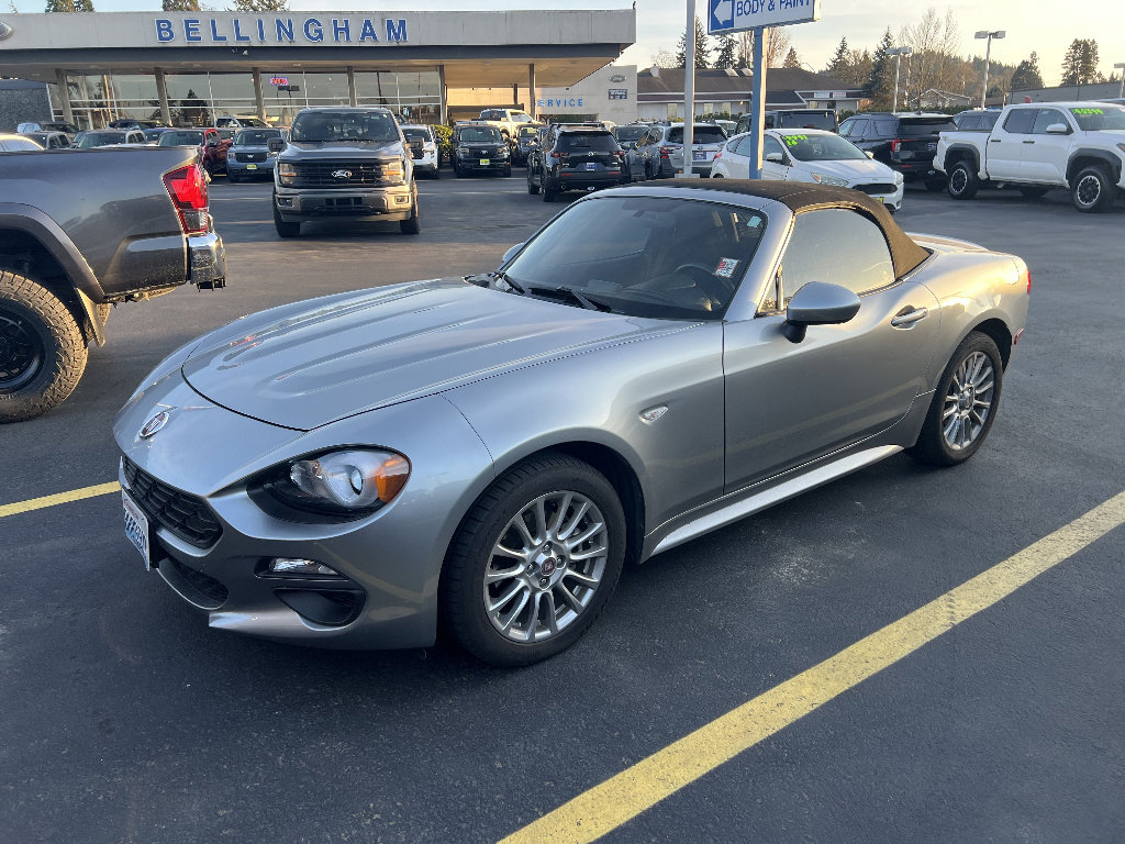 Used 2017 FIAT 124 Spider Classica image 1