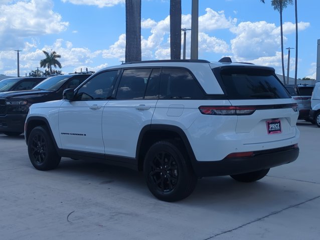Used 2024 Jeep Grand Cherokee Altitude RWD image 7