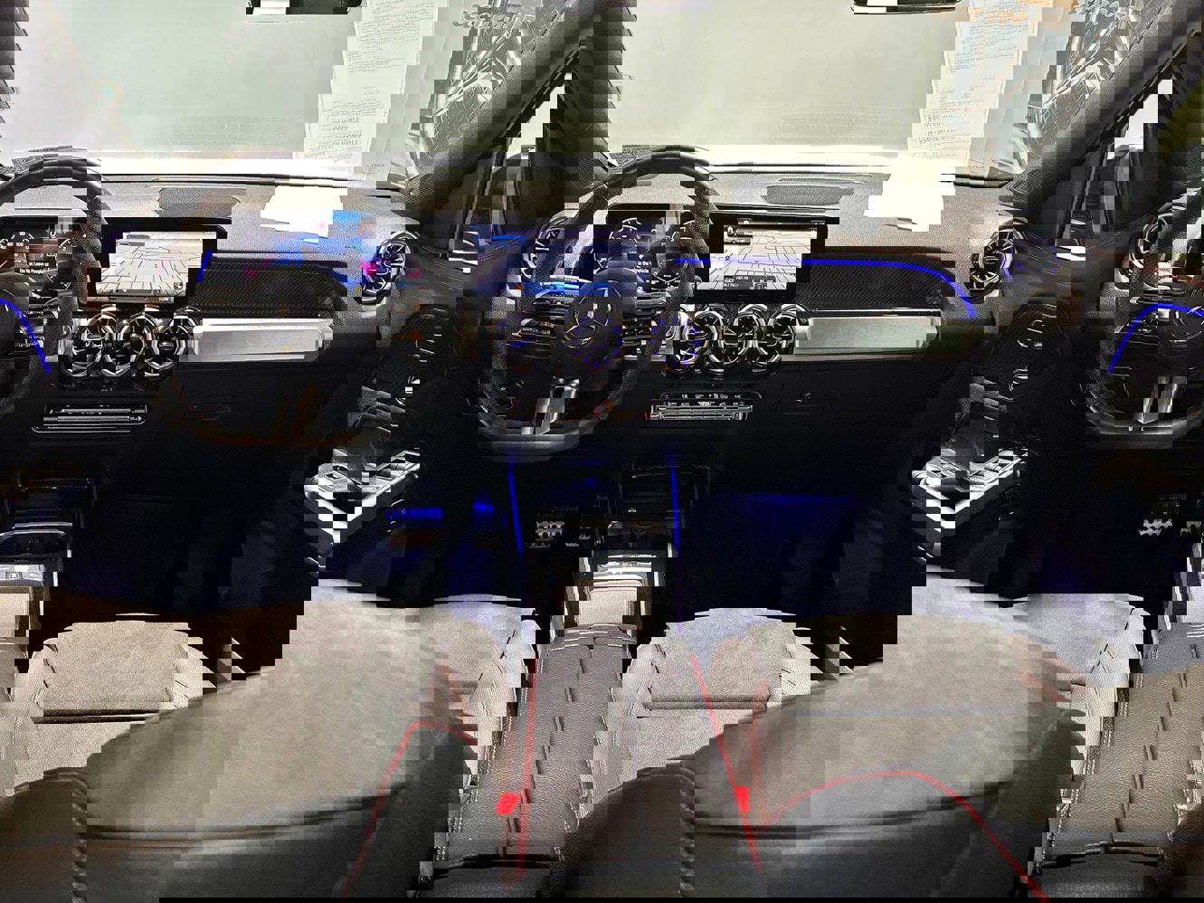 Used 2024 Mercedes-Benz GLB 250 4MATIC image 9