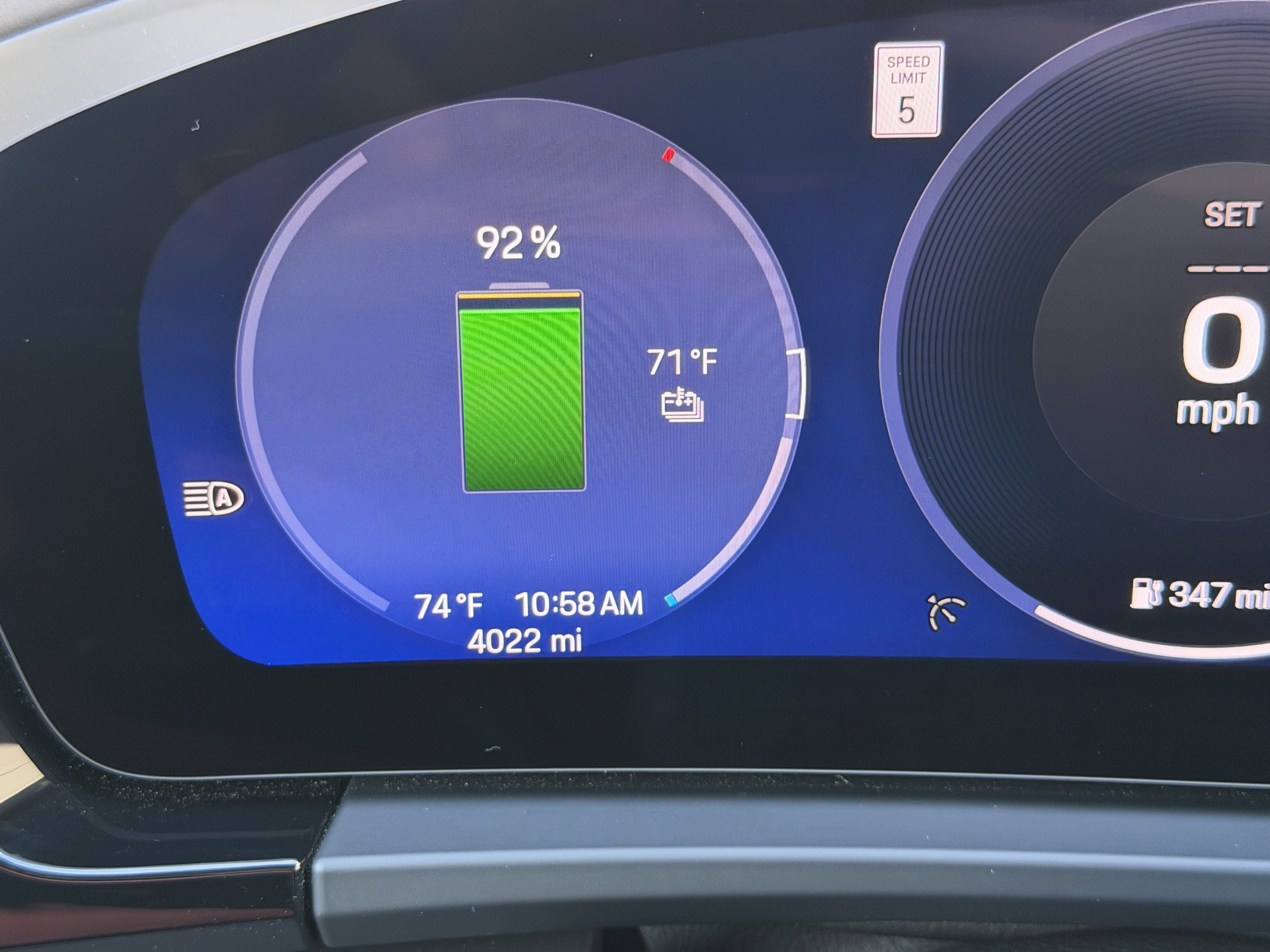 Certified 2025 Porsche Macan Electric image 40