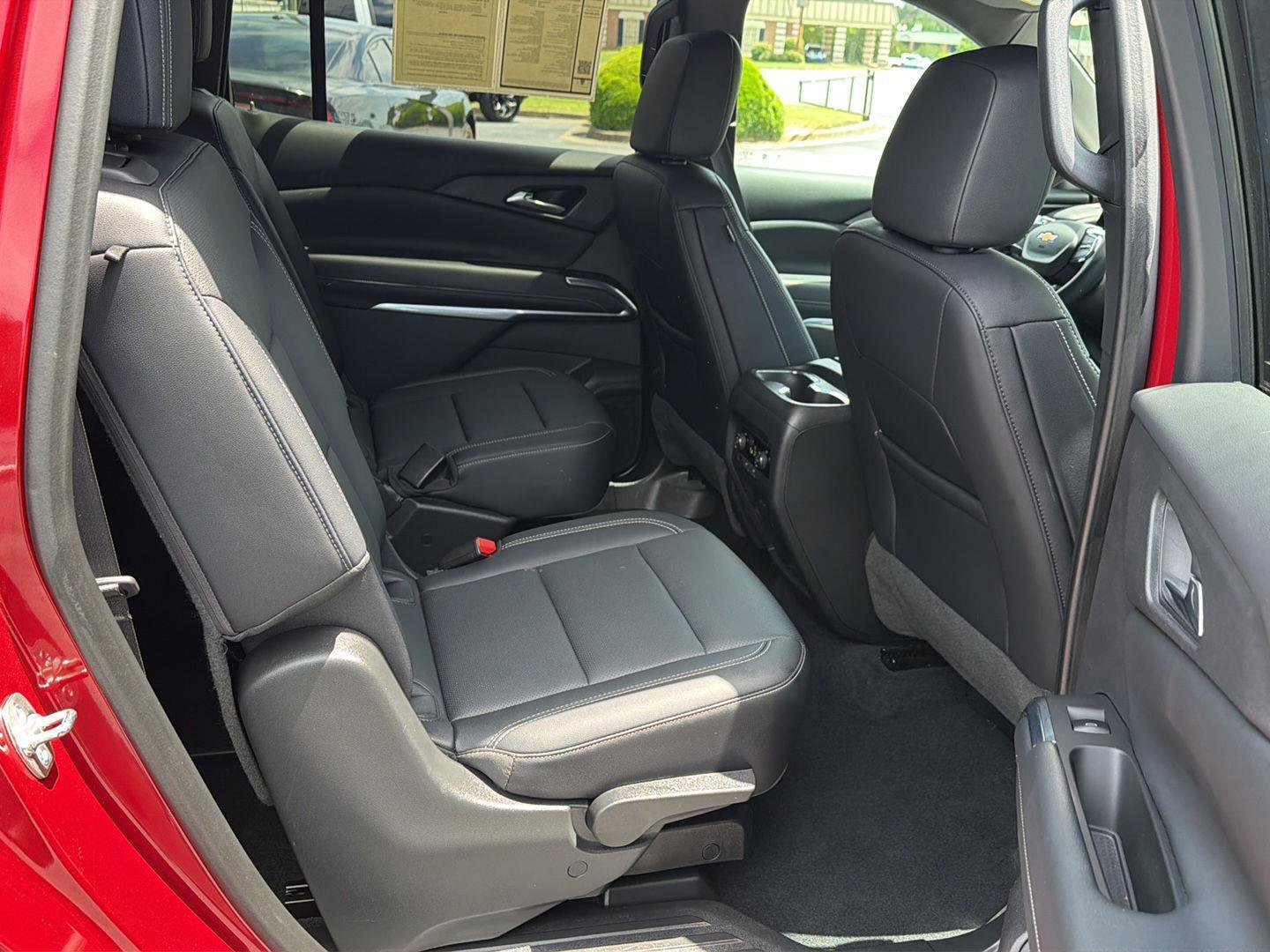 Used 2025 Chevrolet Traverse LT FWD image 13