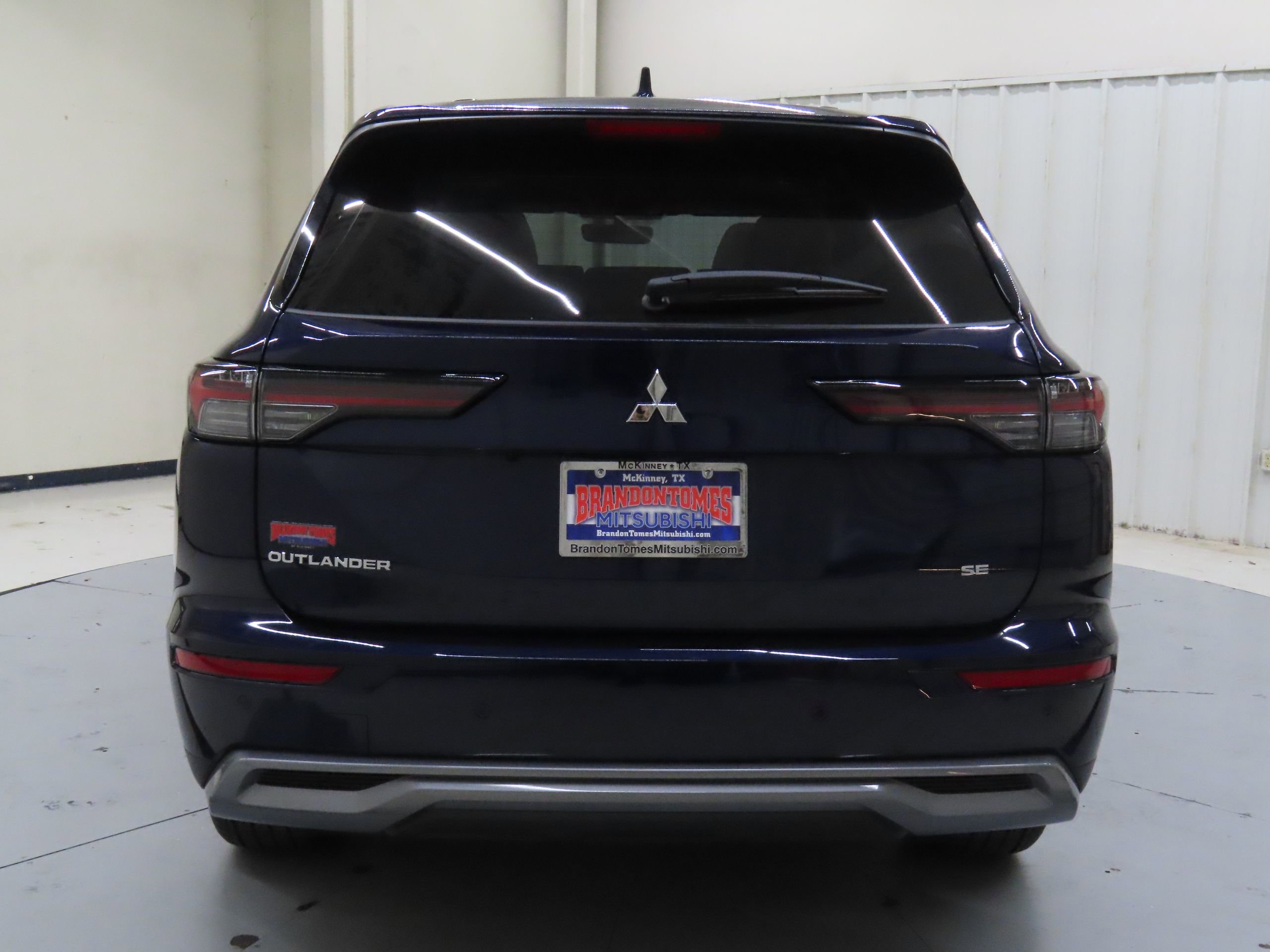 New 2025 Mitsubishi Outlander SE image 4