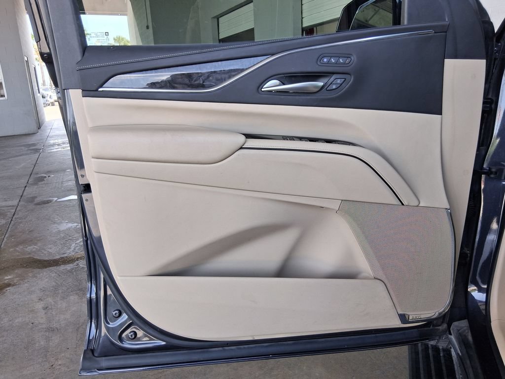 Used 2023 Cadillac Escalade Premium Luxury w/ Performance Package AWD/4WD image 16
