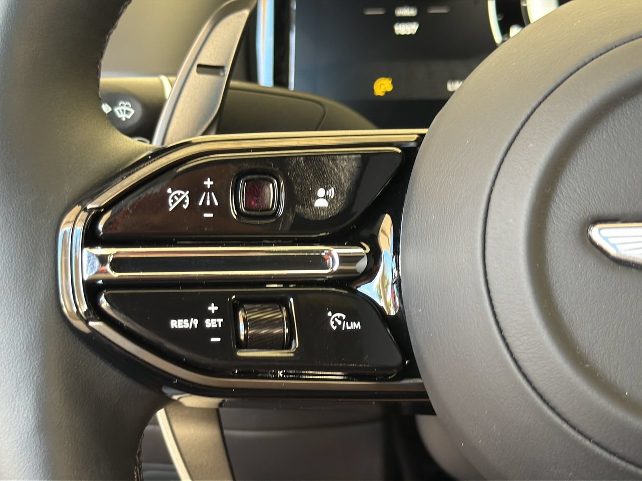 Used 2026 Aston Martin DB12 Convertible RWD image 23