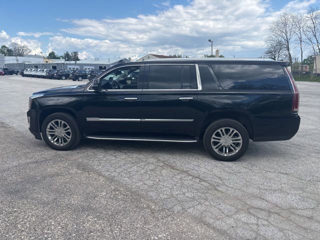 Used 2020 Cadillac Escalade ESV 4WD image 6