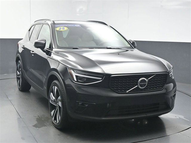 Used 2025 Volvo XC40 B5 Ultra image 2