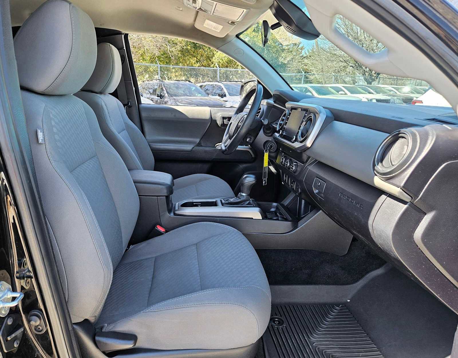 Used 2022 Toyota Tacoma SR5 w/ SR5 Appearance Package (SM) image 18