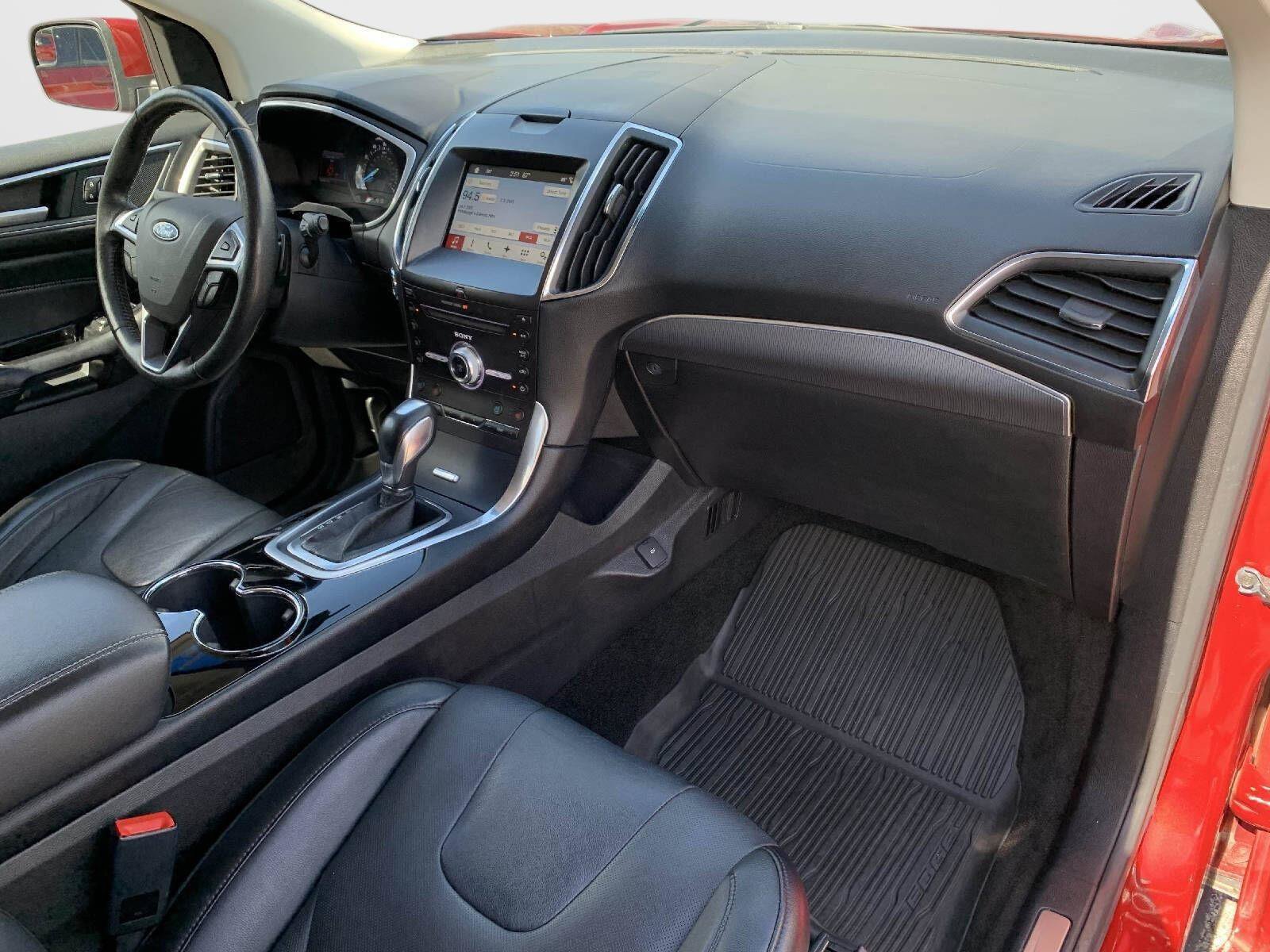 Used 2018 Ford Edge Titanium w/ Equipment Group 301A AWD/4WD image 39