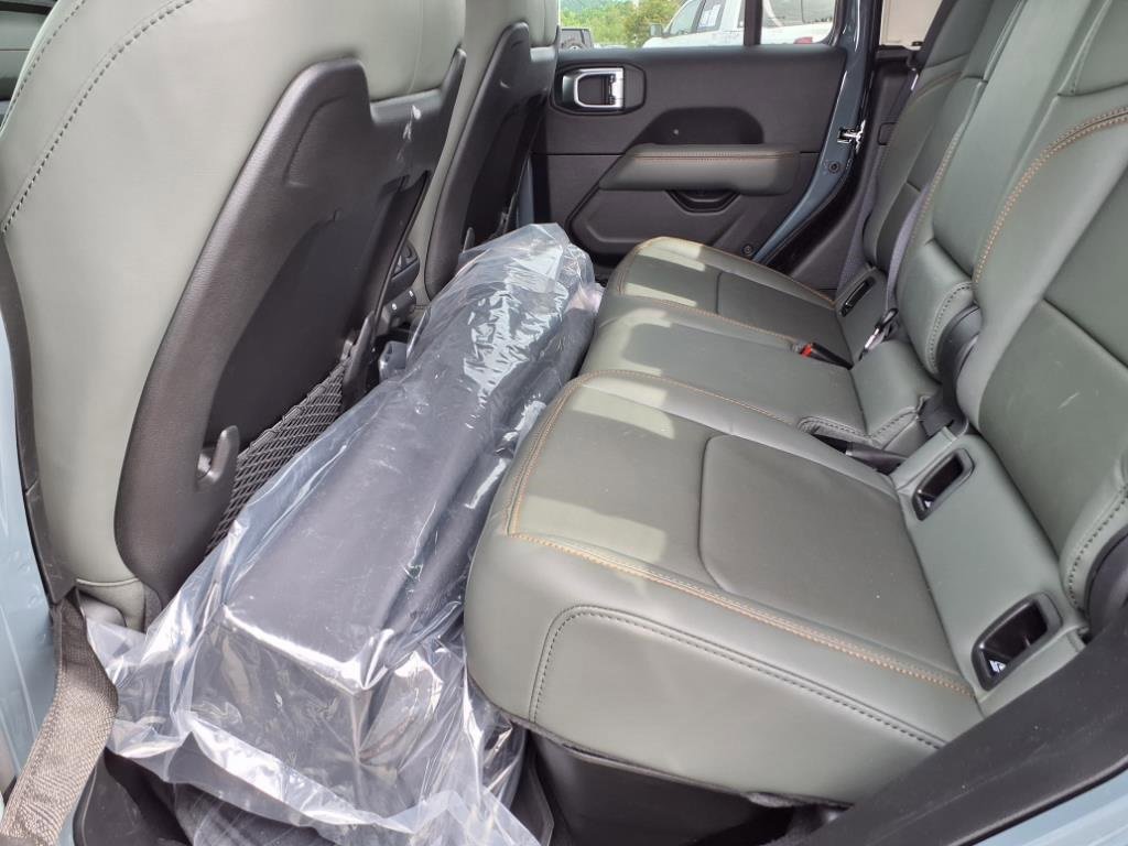 New 2025 Jeep Gladiator Mojave w/ Convenience Group image 8