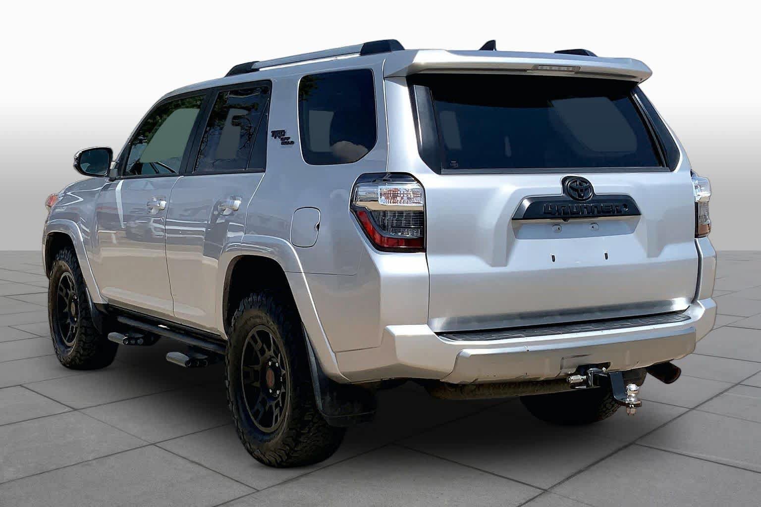 Used 2018 Toyota 4Runner TRD Off-Road Premium AWD/4WD image 12