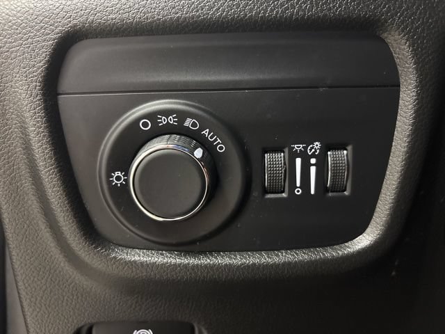 Used 2024 Jeep Grand Cherokee Laredo X w/ Luxury Tech Group I RWD image 20