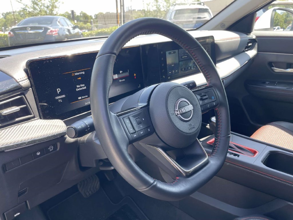 Used 2025 Nissan Kicks SR FWD image 18