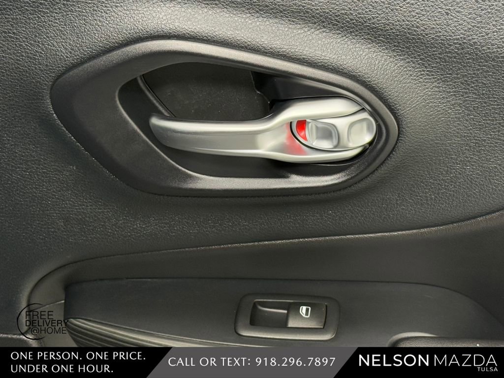 Used 2016 Jeep Cherokee Limited image 39