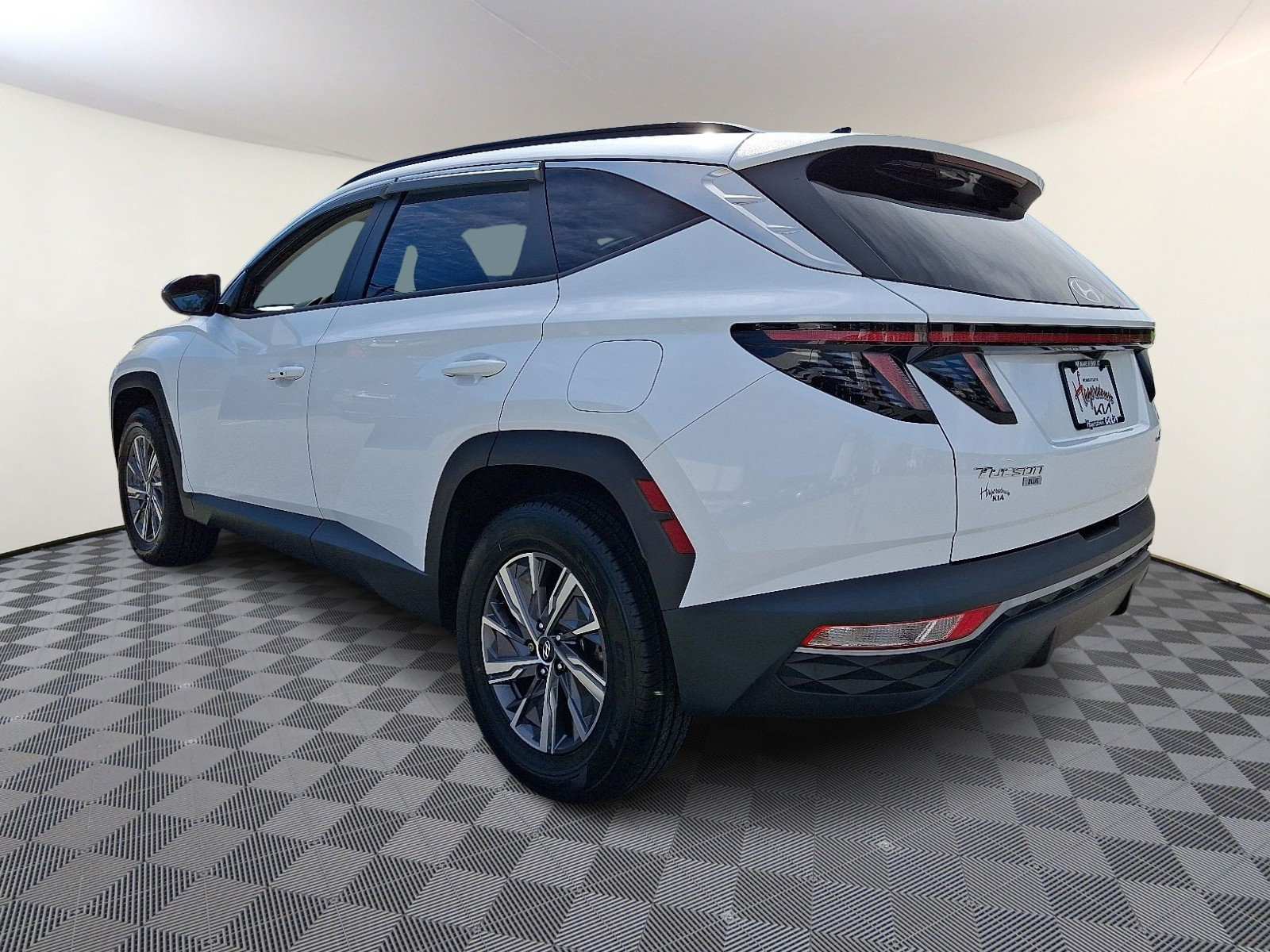 Used 2022 Hyundai Tucson Blue w/ Cargo Package AWD/4WD image 4