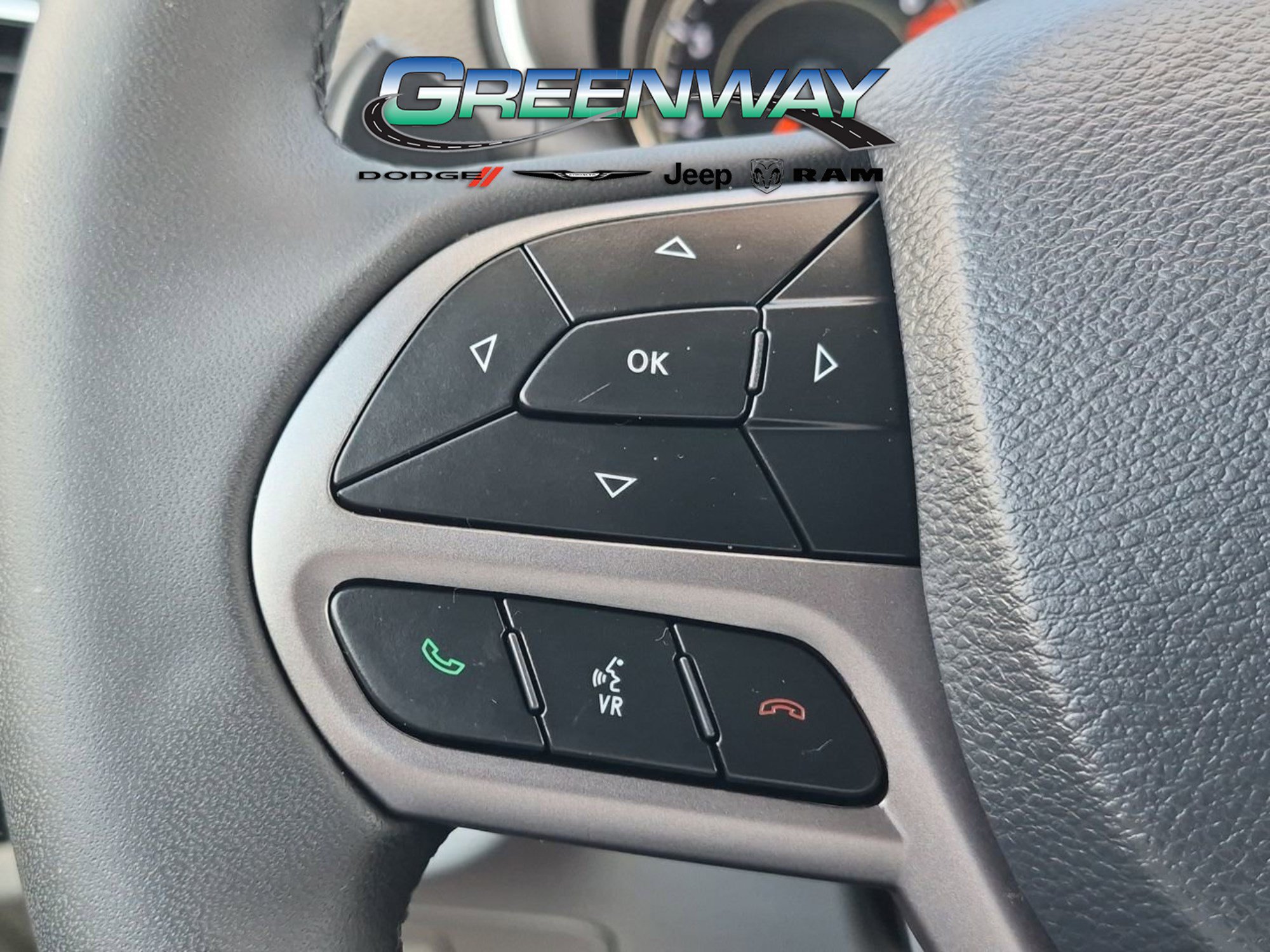 Used 2020 Jeep Cherokee Latitude Plus w/ Comfort/Convenience Group FWD image 11