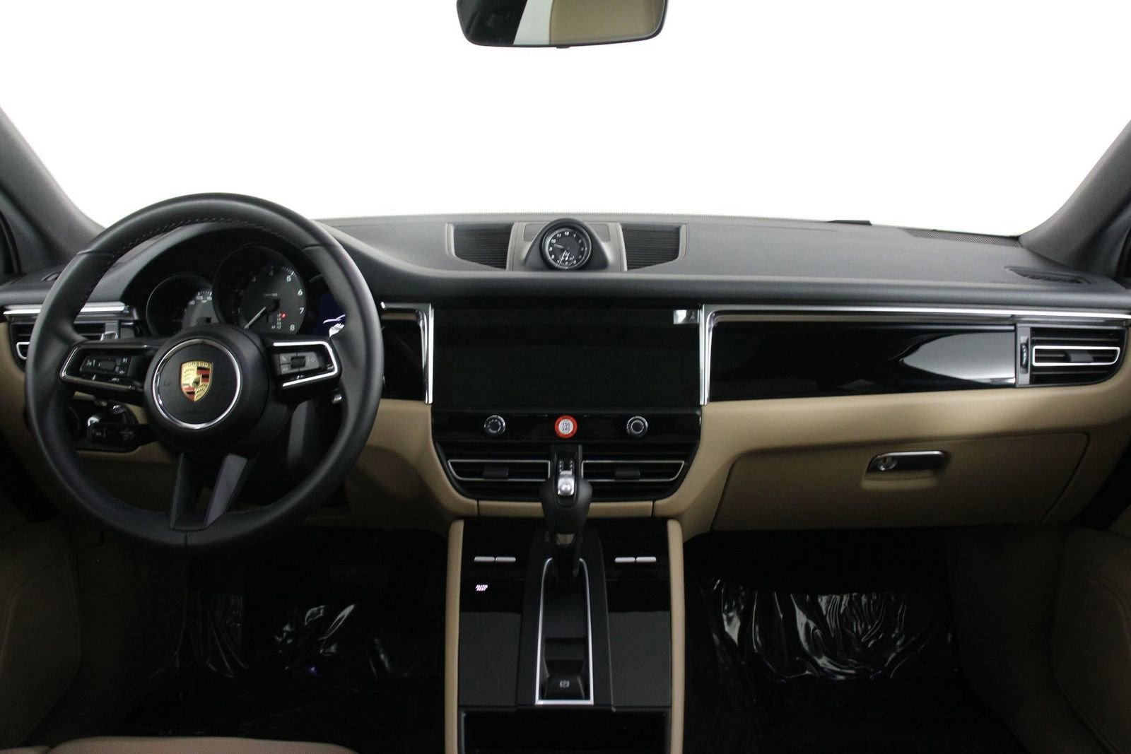 Certified 2025 Porsche Macan image 11