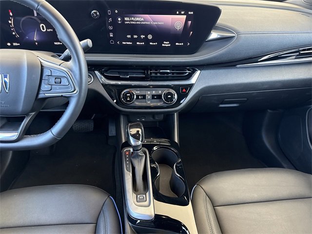 Used 2025 Buick Envista Sport Touring image 13