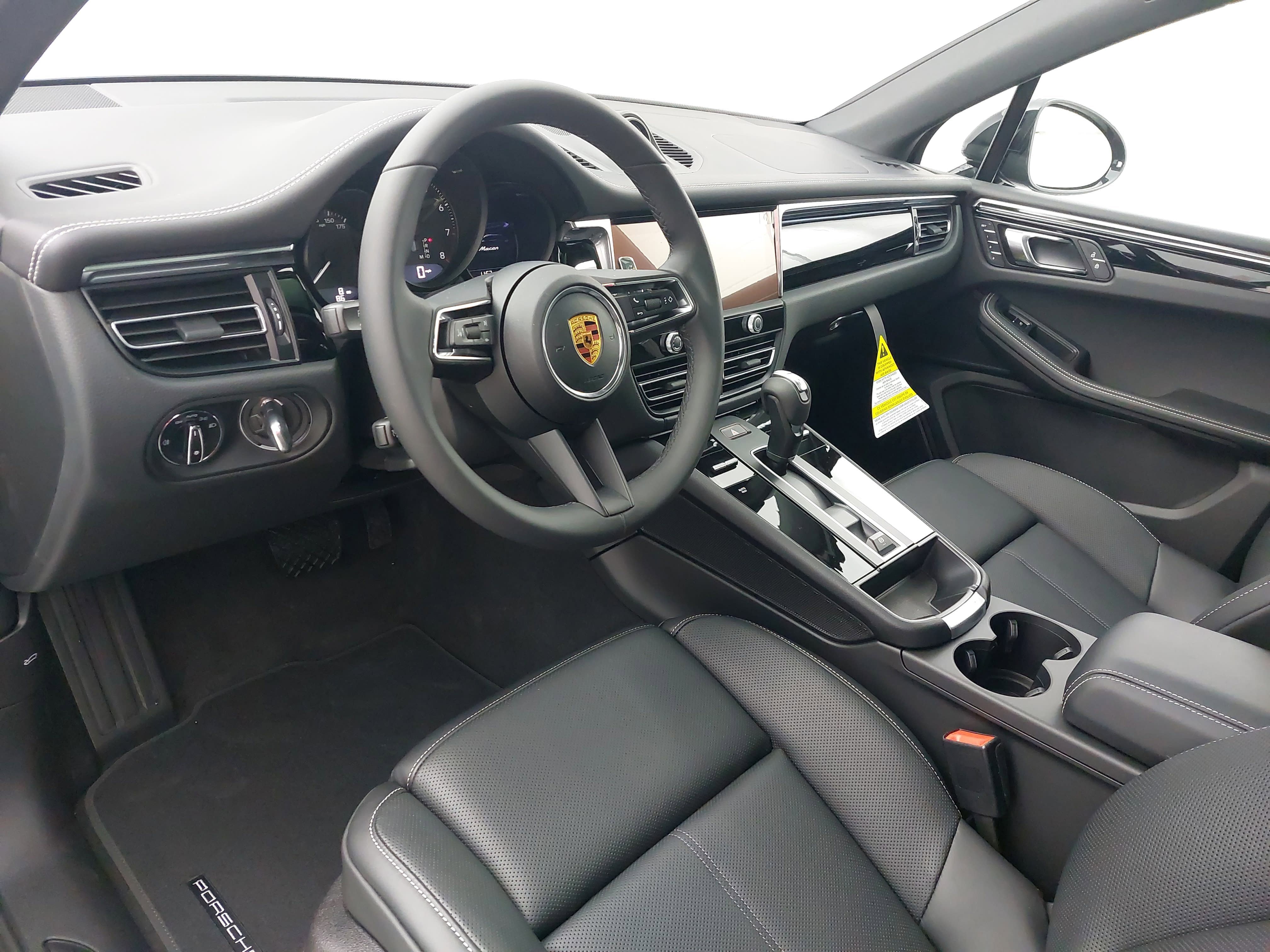 New 2026 Porsche Macan AWD/4WD image 4