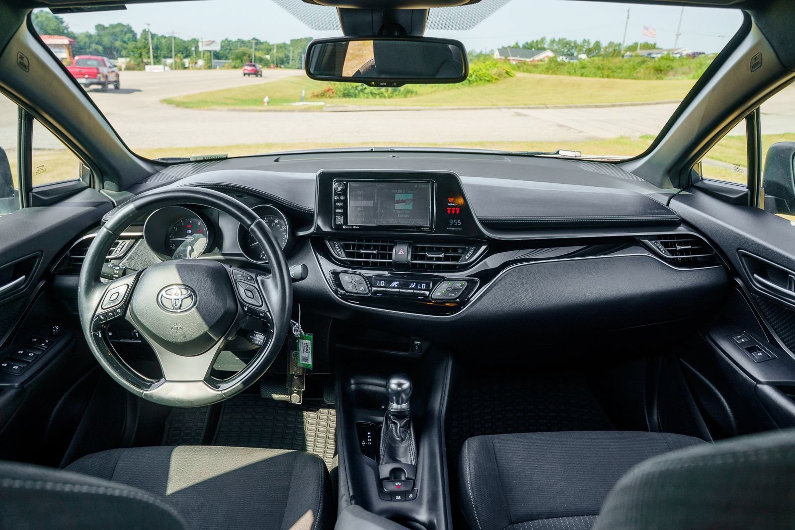 Used 2018 Toyota C-HR XLE FWD image 23