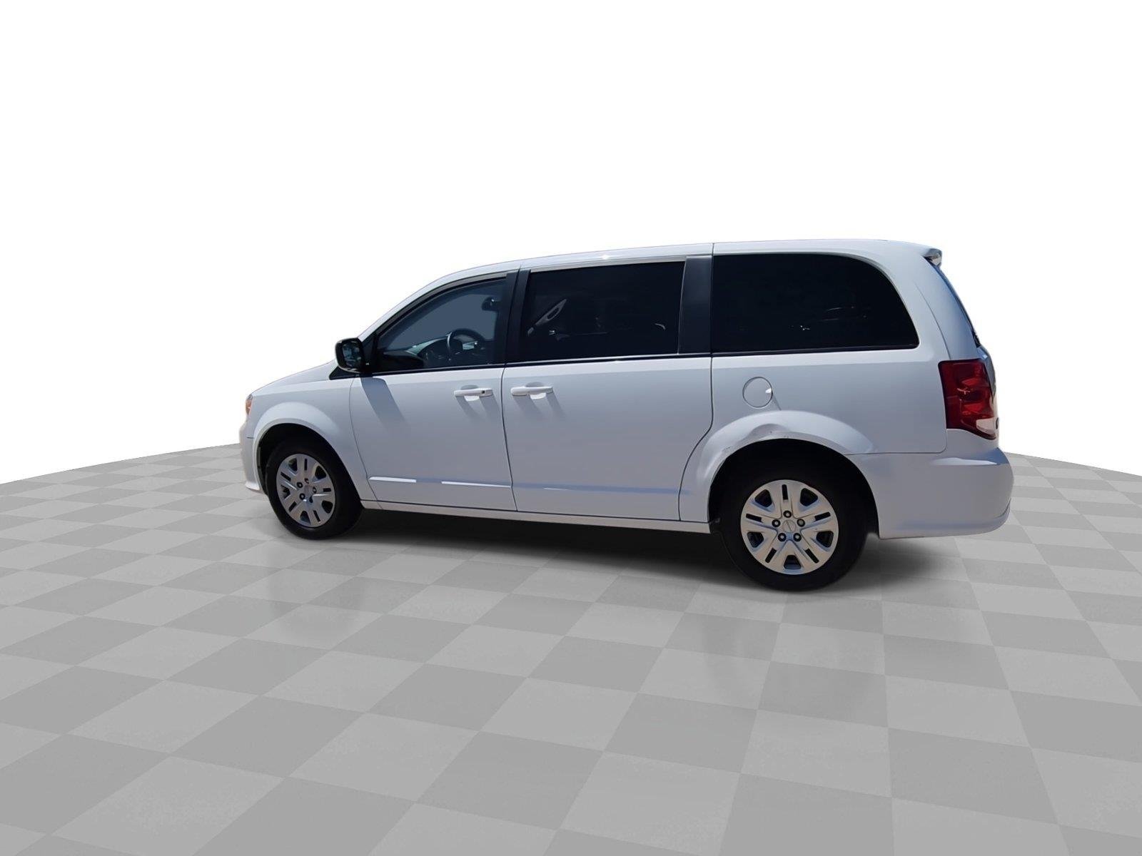 Used 2018 Dodge Grand Caravan SE FWD image 6