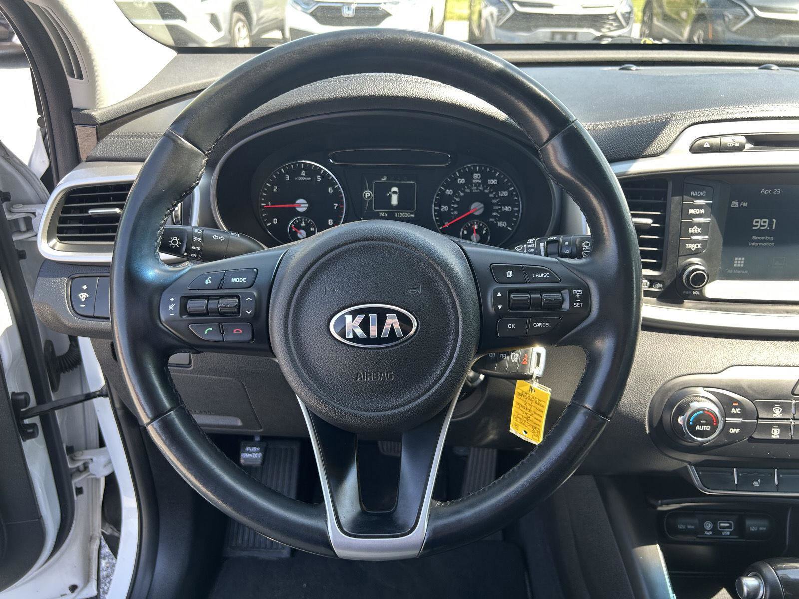 Used 2017 Kia Sorento LX w/ LX Convenience Package image 16