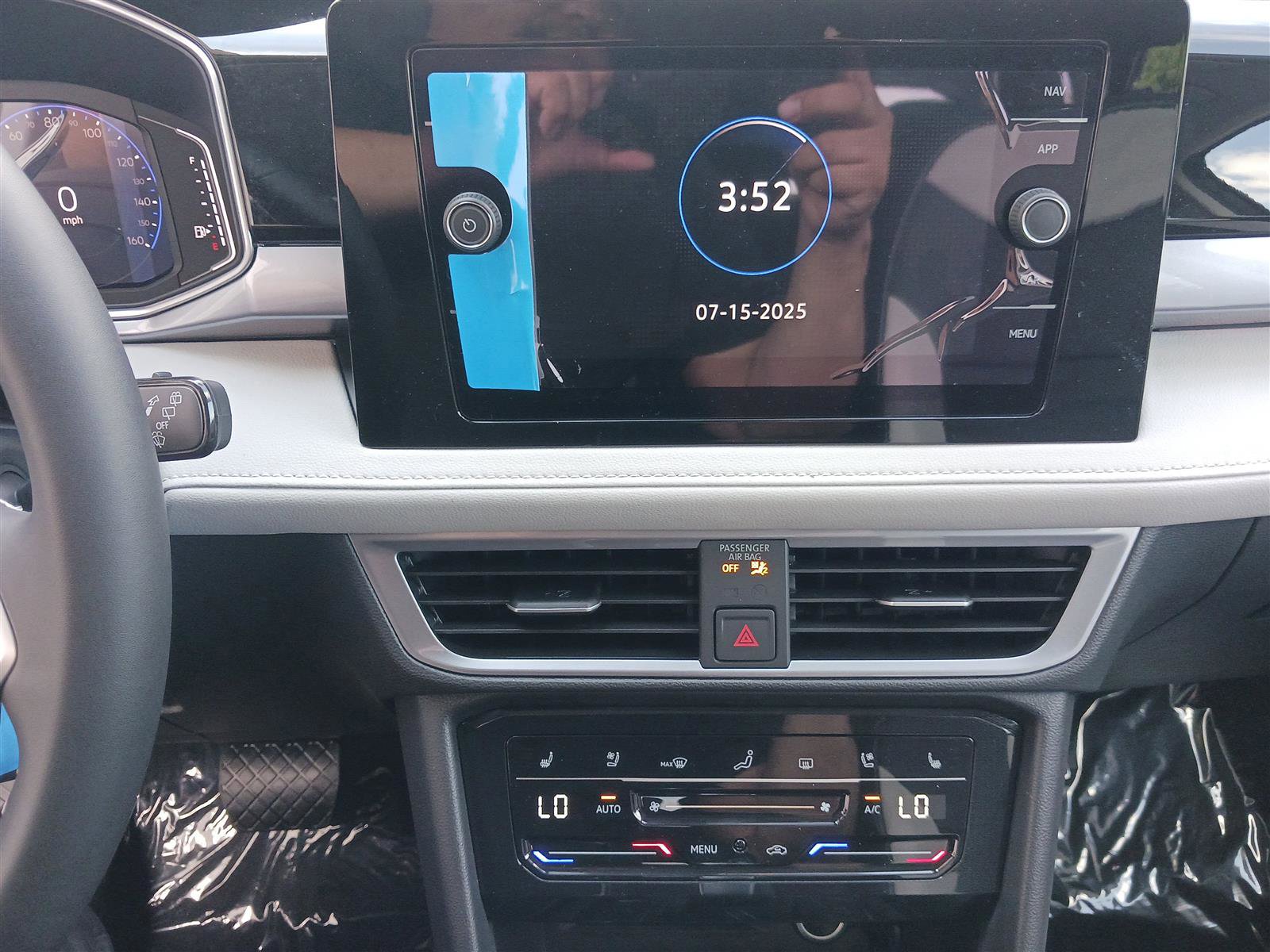 New 2025 Volkswagen Taos SEL image 19