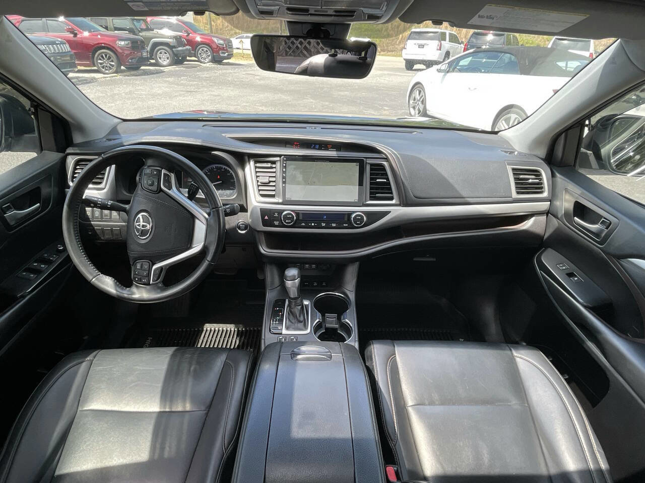 Used 2019 Toyota Highlander XLE AWD/4WD image 13